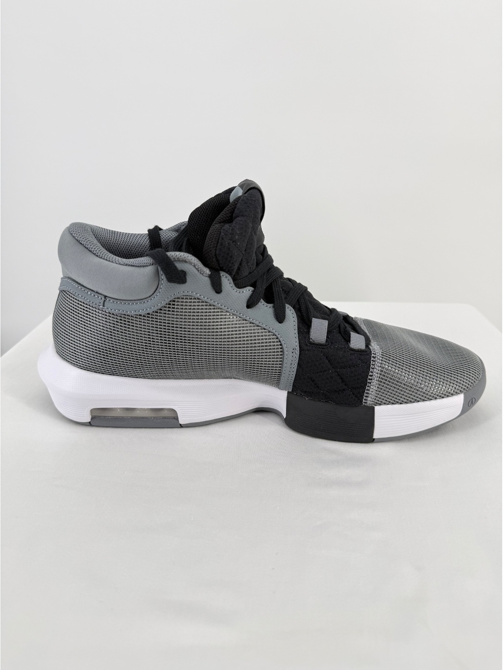 Nike LeBron Witness 8 Men’s 11.5 Grey FB2239-004